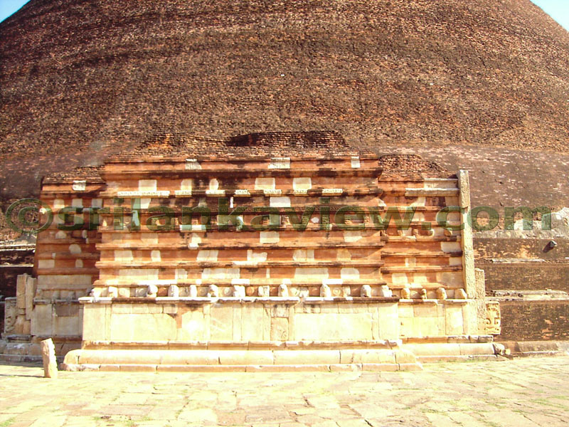 Close view of a Vahalkada, Jethavana Stupa