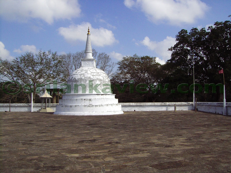 The Original shape of the Ruwanweli Stupa can be visualized by this model Dageba 