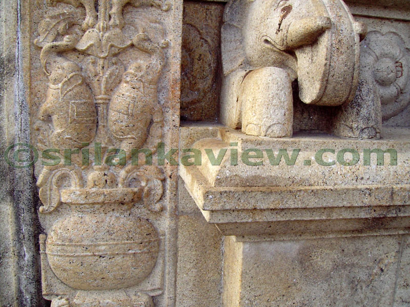 Carved figures,Vahalkada Ruwanweli Stupa