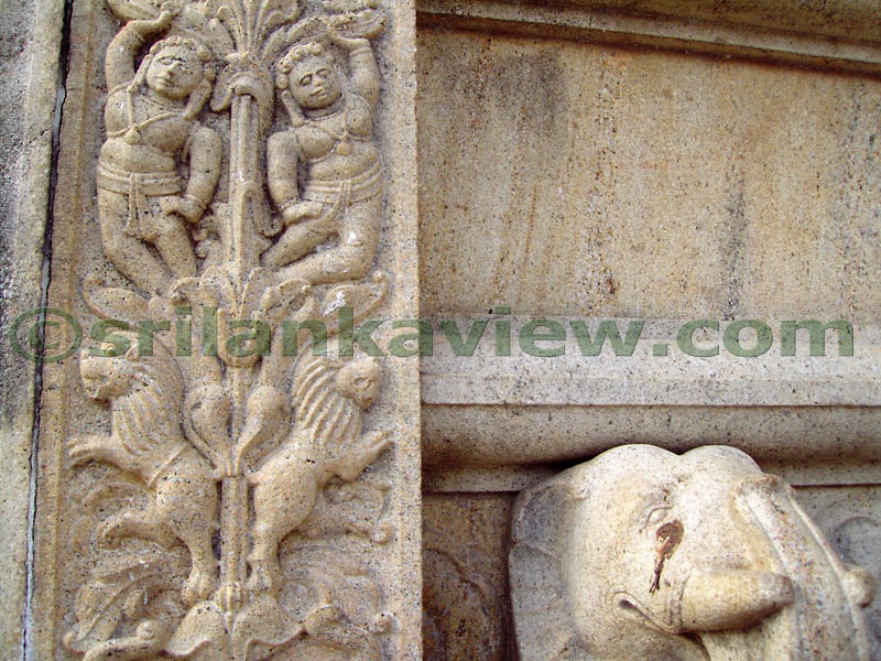 Carved figures,Vahalkada ,Ruwanweli Stupa