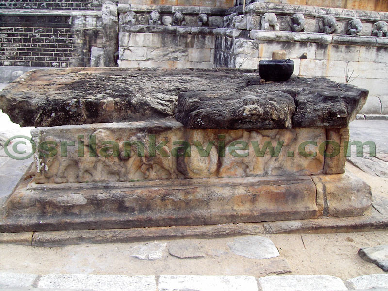 An alter for offerings for Flowers, Lamps by devotees.Ruwanweli Stupa