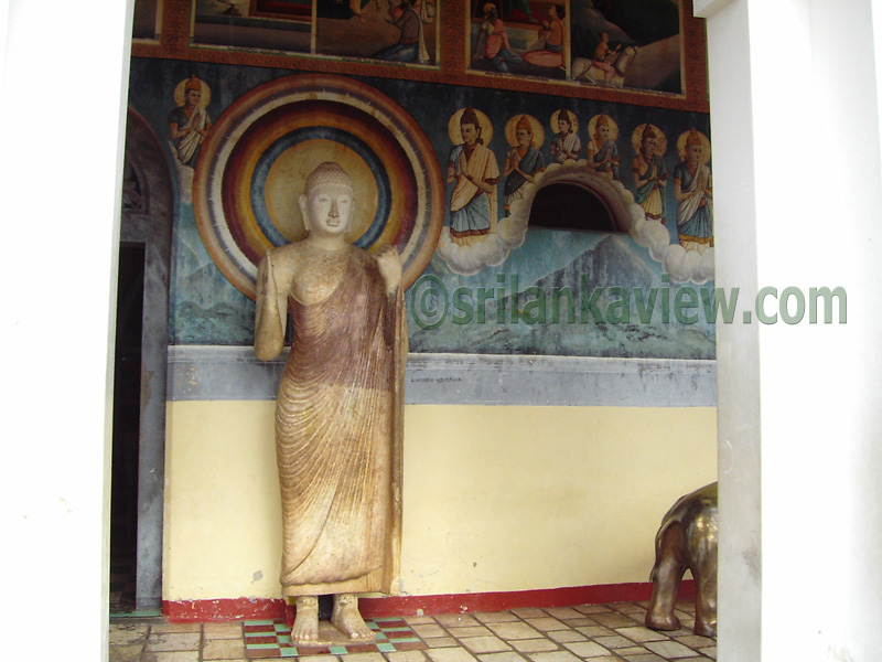 Figure of a Buddha,Ruwanweli Stupa
