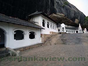  View of Dambulla Temple frontage

