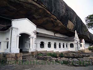  View of Dambulla Temple frontage
