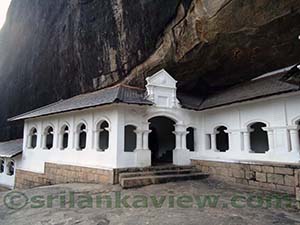  View of Dambulla Temple frontage
