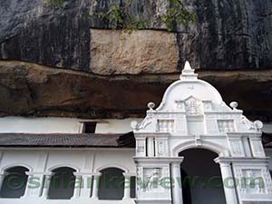  View of Dambulla Temple frontage
