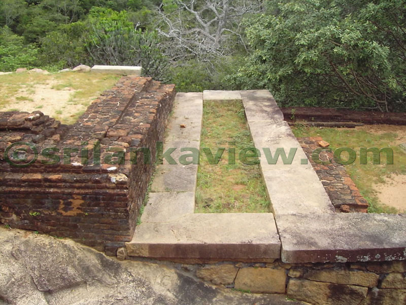 Stone remains at the building.Hattikuchchi Viharaya
