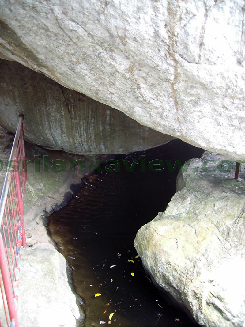 The Ira Handa nodakina Pokuna at upper Cave complex.
