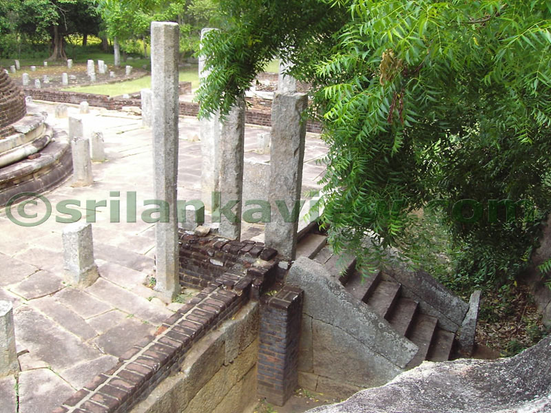 Steps at a doorway at Vatadagaya.