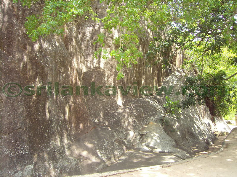 There are many inscriptions at the bottom area of the rock.