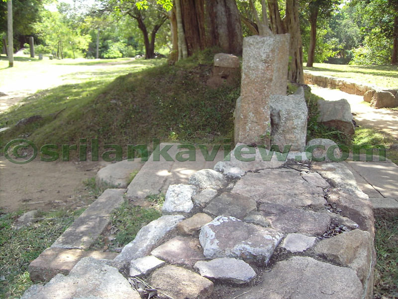 Another entrance with a moonstone near the pathway.