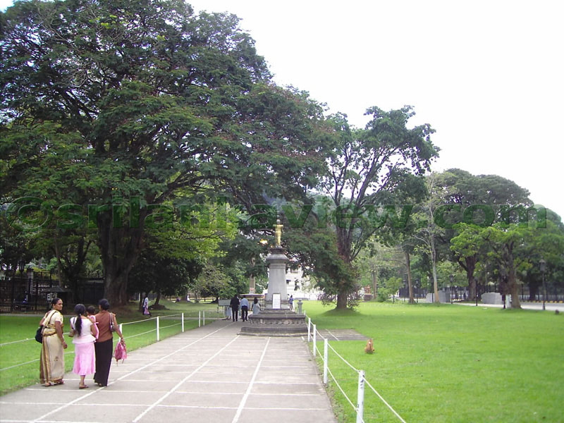 Temple of Tooth Relic.