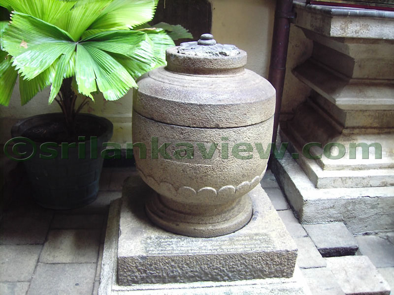 Temple of Tooth Relic.