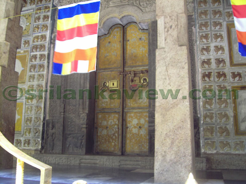 Temple of Tooth Relic.
