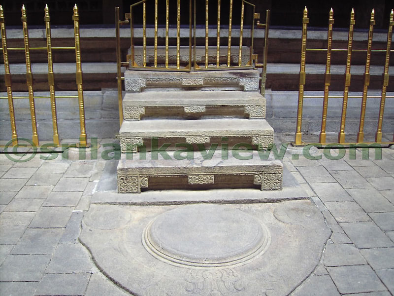 Temple of Tooth Relic.