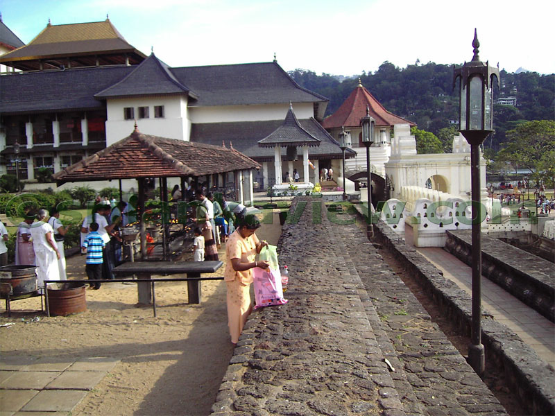 Temple of Tooth Relic.