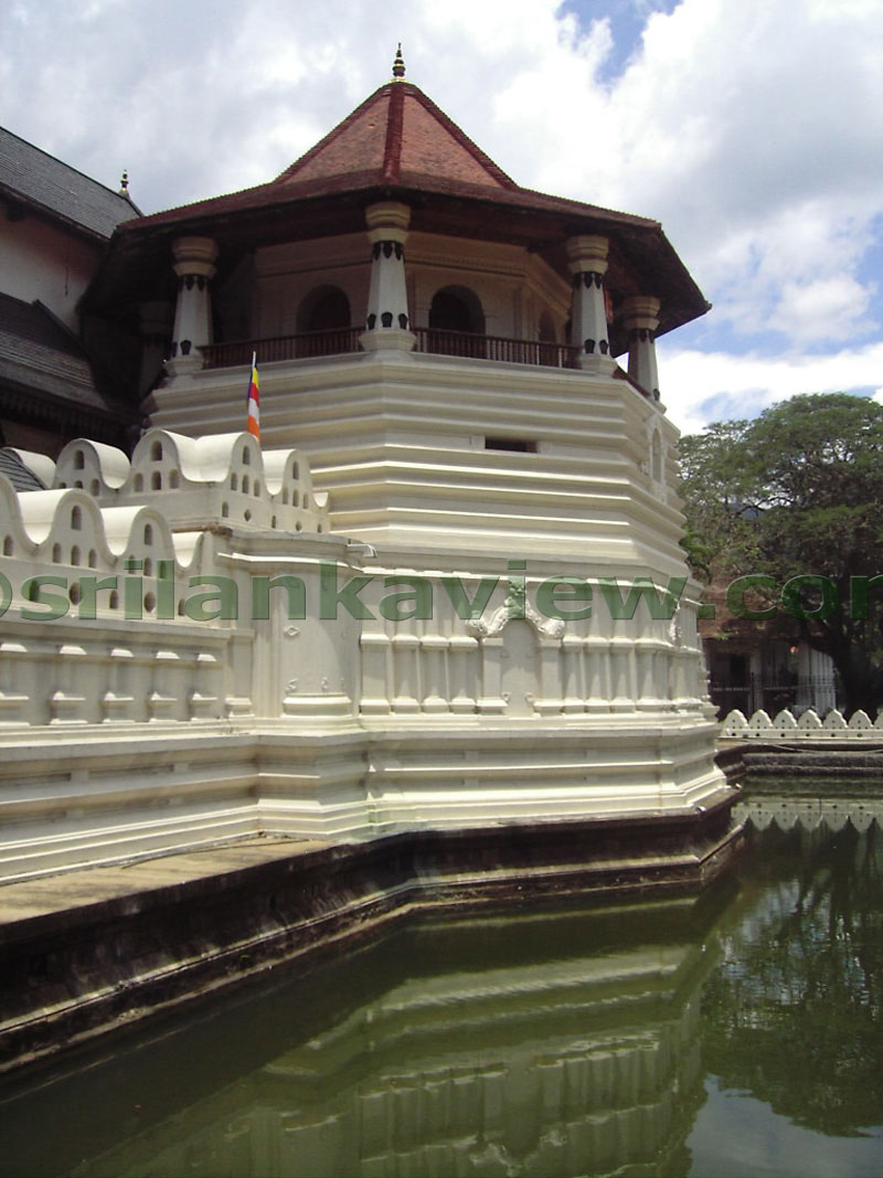 Temple of Tooth Relic.