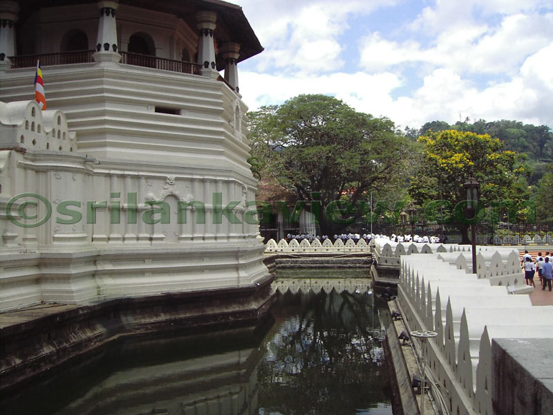 Temple of Tooth Relic.