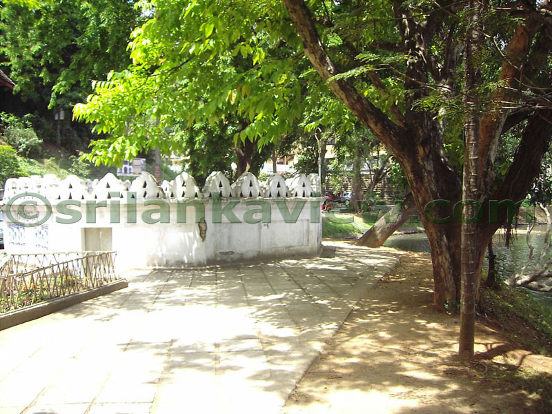 Bathing well for the Malwatta Temple Monks by the Kandy Lake