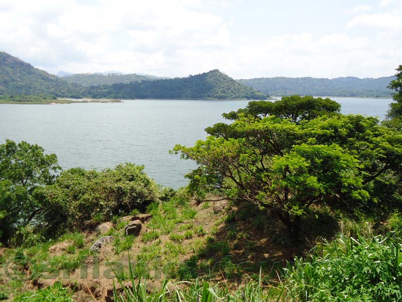 Along the route to  Deanston Mini World's End from Teldeniya