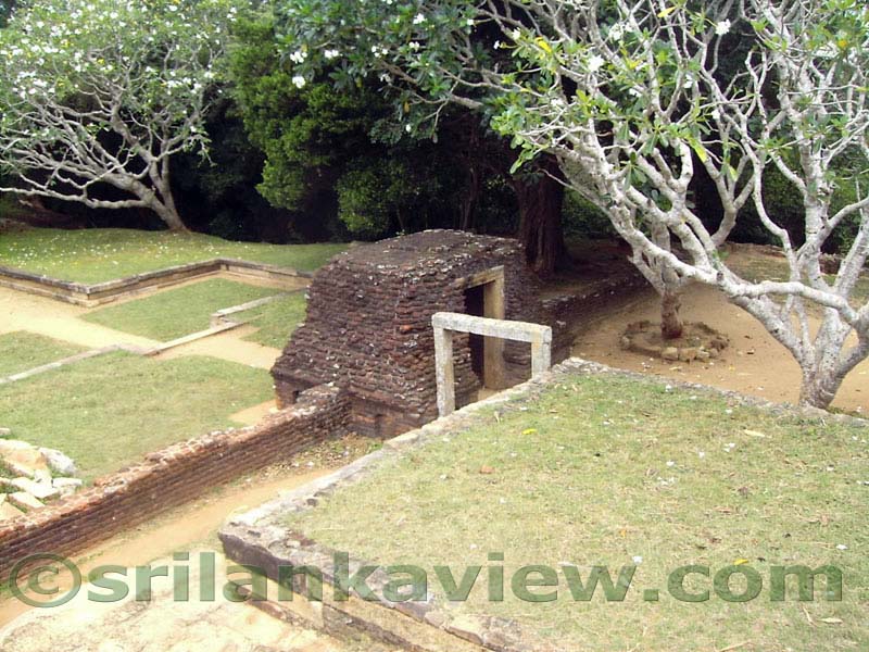 Kaludiya Pokuna and the surroundings, view from the dageba terrace