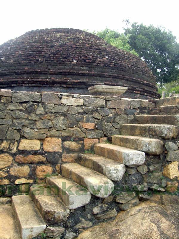Stone steps leading to the dageba