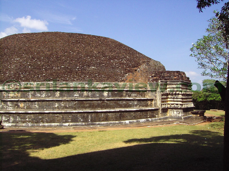 Kantaka Chetiya is about 40 feet high at present and has a circumferance of 425 feet. 