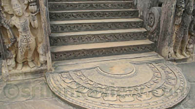  Moonstones are semi-circular stone slabs that represent the transition from the profane world to the sacred. The moonstones at the Polonnaruwa Vatadage feature intricate carvings of animals, plants, and mythological creatures.