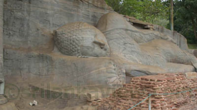 Gal Viharaya parinirvana (reclined) buddha statue