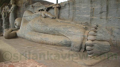 Gal Viharaya parinirvana (reclined) buddha statue