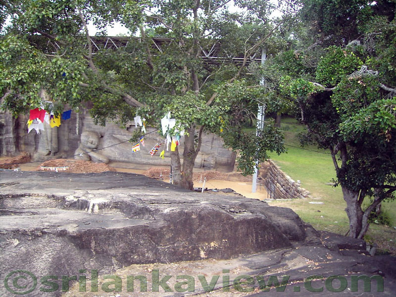 The Gal Viharaya statues and the opposite side with a rock.