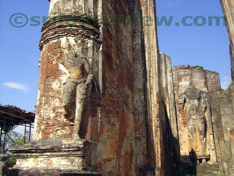 One of the two polygonal pliers flanking the main entrance.