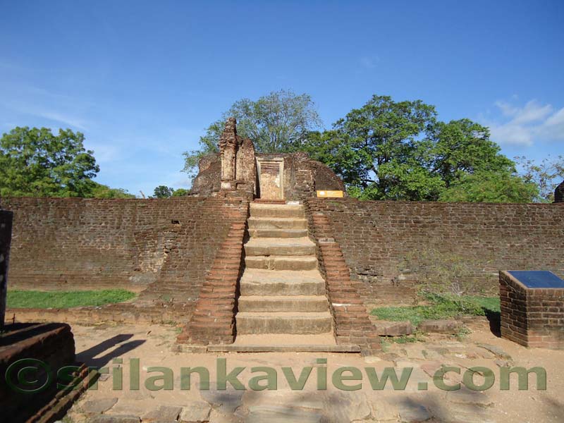 Main entrance stairs to the maPothgul Vehera 