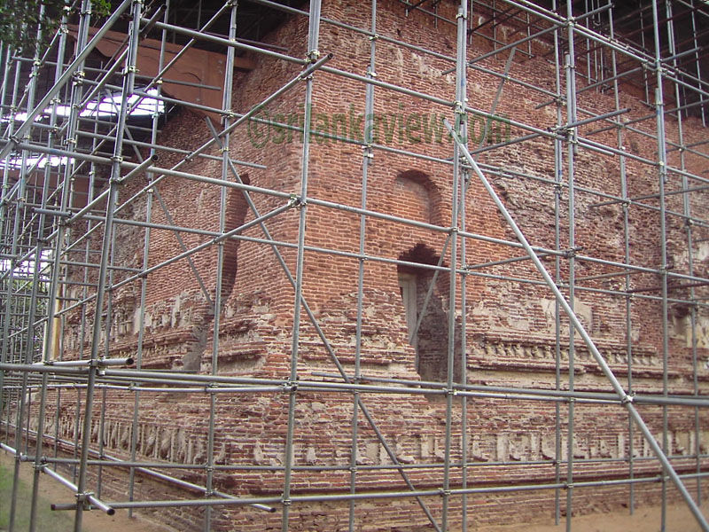 Outer Wlls done in Brick at Tivanka Pilimage, Polonnaruwa.