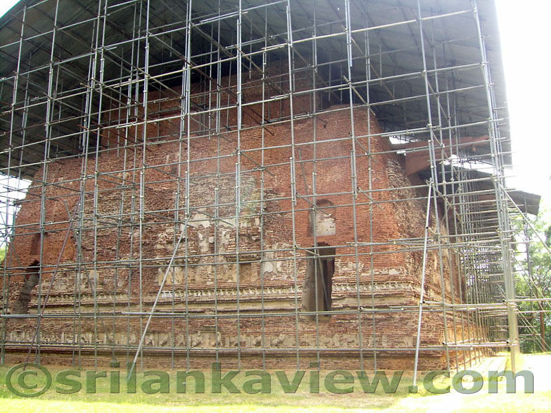 Lion and dwarf figures at the lower level of the Brick walls at Tivanka Pilimage, Polonnaruwa.