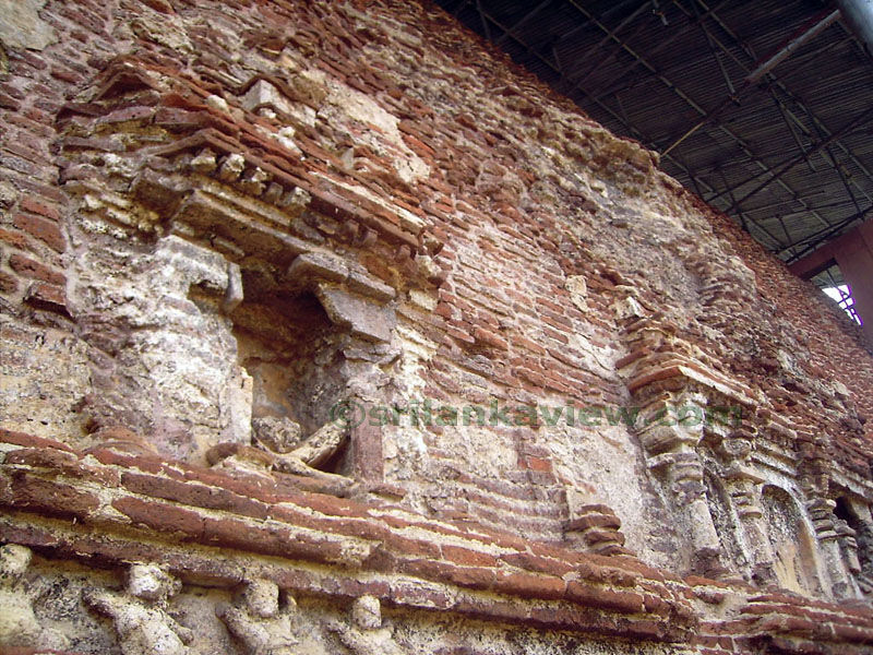 Designs at Outer Brick Walls,Tivanka Pilimage, Polonnaruwa.