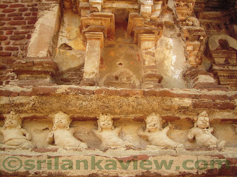 The Ganas or Dwarf figures at outer wall are of the Pallava school of architectural influence.