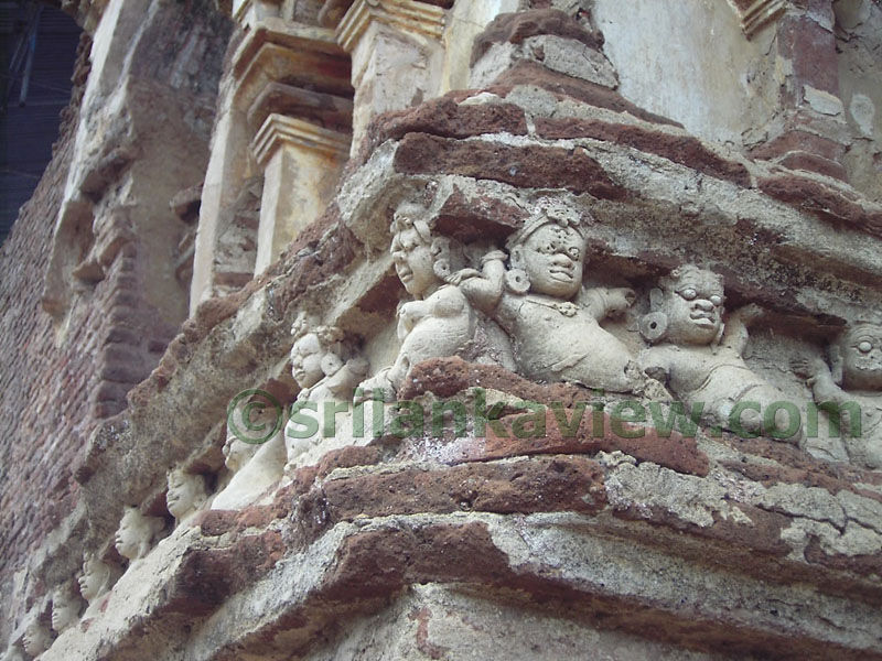 The Ganas or Dwarf figures at outer wall are of the Pallava school of architectural influence.