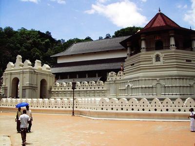 Paththirippuwa and Vahalkada of Temple of the Tooth Relic