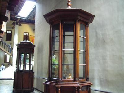 Dolos Mahe Pahana at Temple of the Tooth Relic