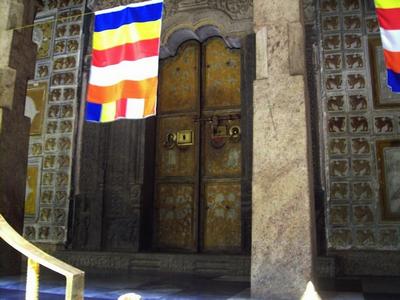 Pallemale scenery-Temple of the Tooth Relic