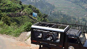 Tour jeep at Mandaramnuwara Viewpoint
